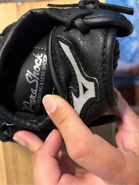 Mizuno Kids Black and Silver baseball glove